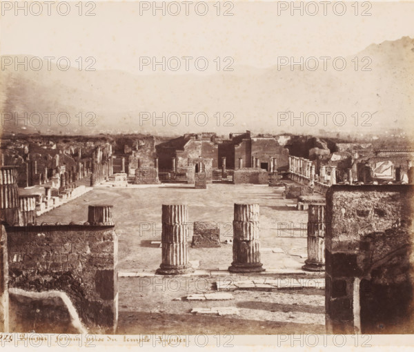 Forum prize du temple Jupiter, View of the Forum from the Temple of Jupiter in Pompeii, Italy,