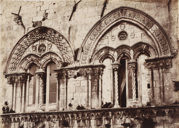 Gothic windows of the Palazzo Montalto in Syracuse, Sicily, Finestre gothique del Palazzo Montalto