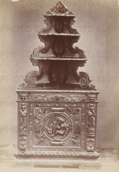 No 14 Cantoniera Noce, Walnut corner cabinet, photograph, page, inscription: 'Alta, 2m. Larga, 1m.