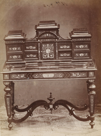 Writing table with inlay, No 23 Scrivania, photograph, page, inscription: 'Alta, 133. Larga, 118.