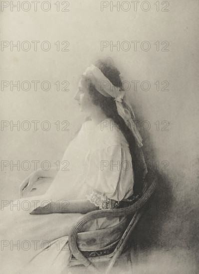 Portrait, Portrait of an unknown woman, photomechanical print, photographer: baron O. de Laudon,