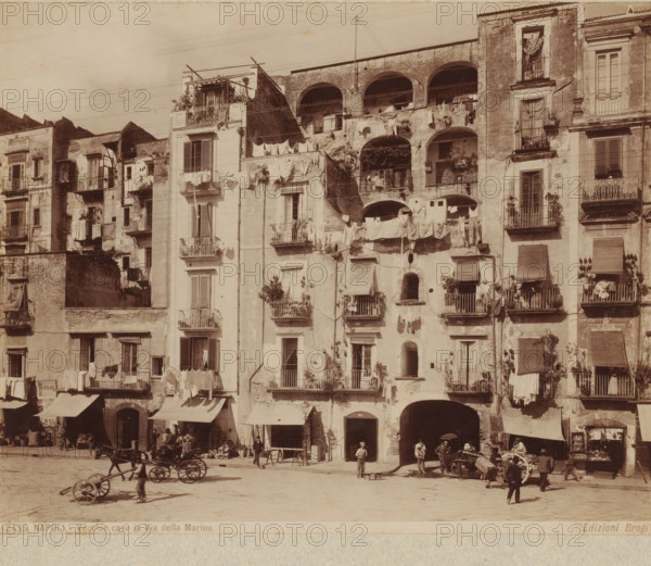 Facades with drying laundry on Via Nuova Marina in Naples, Italy, Vecchie case in Via della Marina,