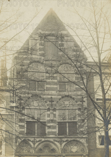 Facade of a house on the Koornmarkt in Delft, Koornmarkt WZ No. 81. Early Renaissance facade,