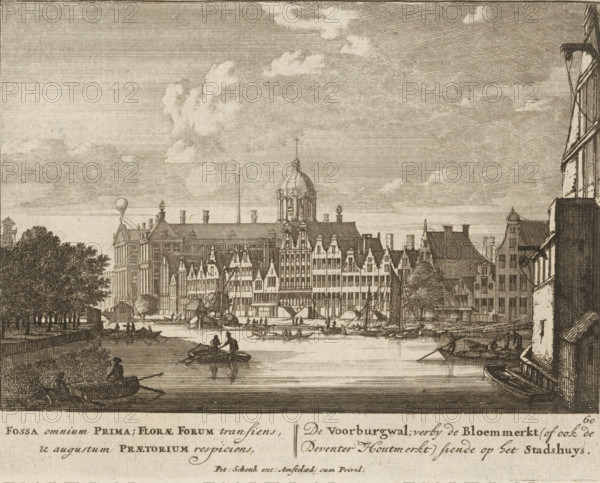 Fossa omnium Prima, Florae Forum transiens, & augustum Praetorium respiciens, De Voorburgwal, verby