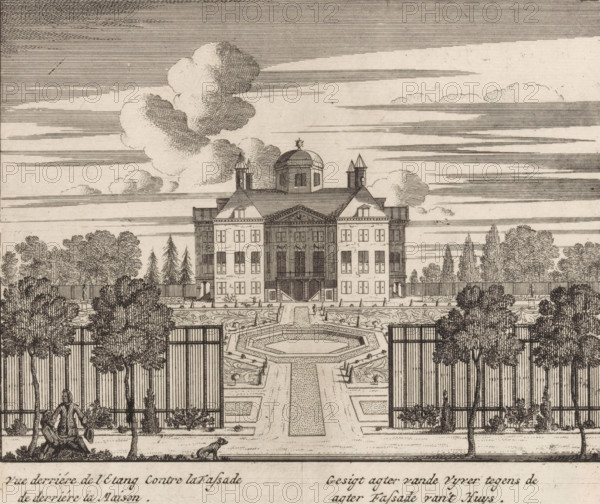 View behind the pond against the facade of the house, View of the back of Huis ten Bosch, print,