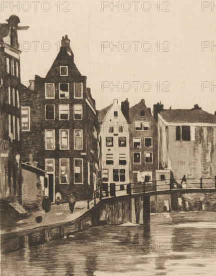 View of houses and a bridge in Amsterdam, print, printmaker: Willem Witsen, Amsterdam, c. 1915 - c.
