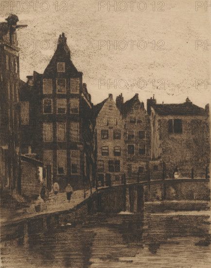 View of houses and a bridge in Amsterdam, print, printmaker: Willem Witsen, Amsterdam, c. 1915 - c.