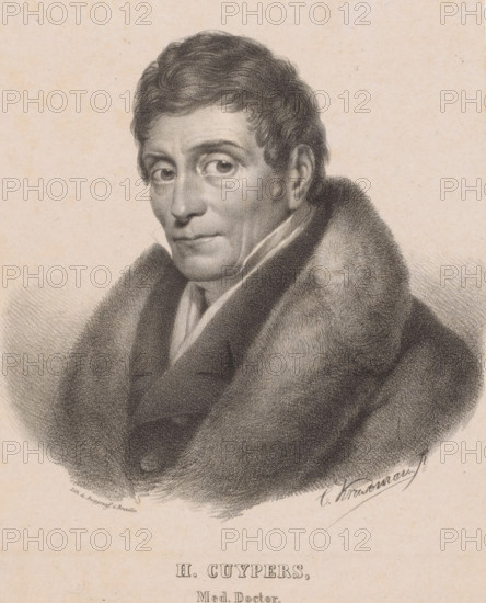 Portrait of Henricus Cuypers, print, The sitter is wearing a fur coat. Below the portrait are name