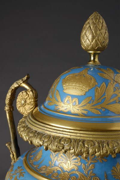 Grands vases couverts (détail)