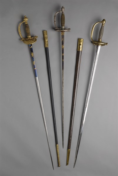 Ensemble d'épées du 19e siècle