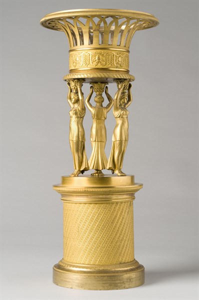 Centre de table formé d'une corbeille en bronze ciselé et doré, époque Empire