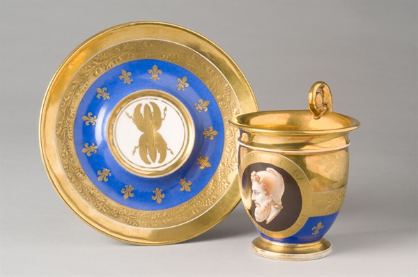 Tasse ovoïde et sa soucoupe, Epoque Restauration