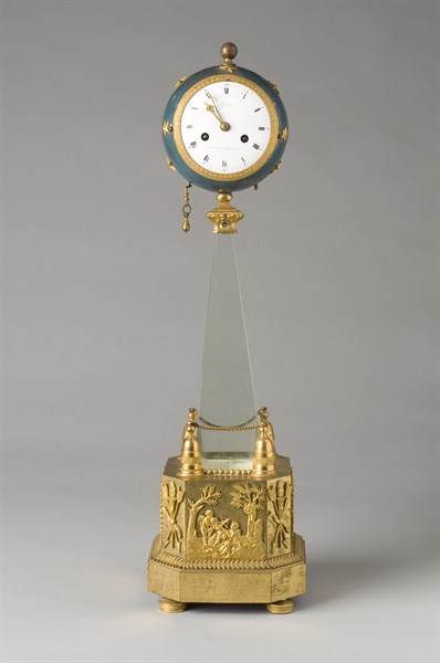 Clock in gilded engraved bronze, 1800-1820