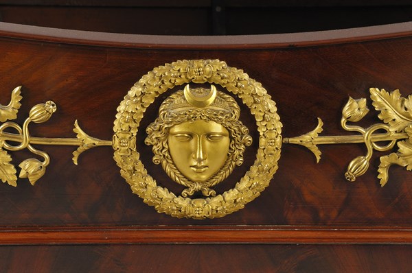 Détail de lit dit "bateau", époque Empire