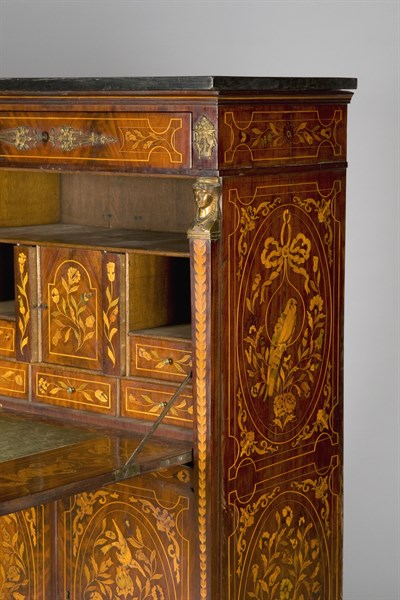 Détail de secrétaire hollandais en acajou, allégorique de Napoléon 1er, vers 1810