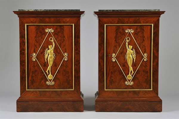 Paire de meubles d'entre deux