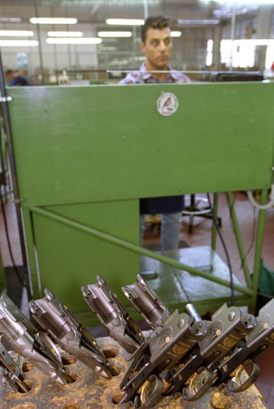 ITALIE. L'USINE D'ARMEMENT BERETTA, L'UNE DES PLUS CELEBRES DANS LA FABRICATION D'ARMES DE CHASSE