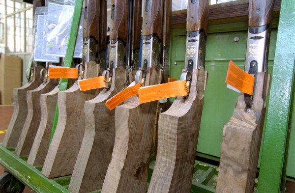 ITALIE. L'USINE D'ARMEMENT BERETTA A VAL TROMPIA, L'UNE DES PLUS CELEBRES DANS LA FABRICATION