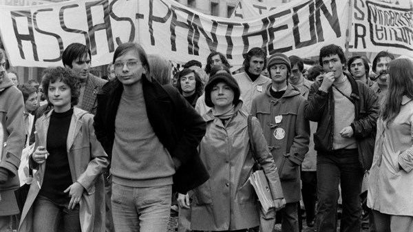 Manifestation étudiante et lycéenne contre la loi Debré, Paris, 1973
