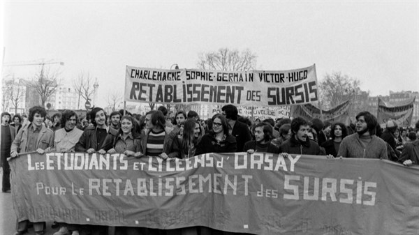 Manifestation étudiante et lycéenne contre la loi Debré, Paris, 1973