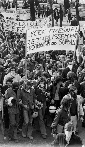 Manifestation étudiante et lycéenne contre la loi Debré, Paris, 1973