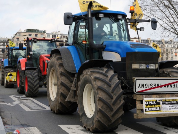 Farmers demonstrating in Paris on 23 February 2024