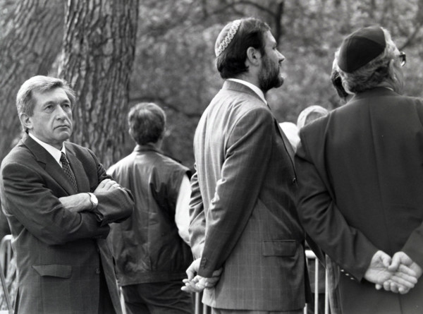 Personnalités politiques venues à Carpentras en 1990 suite à la profanation du cimetière juif de la ville