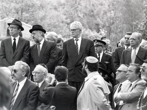 Personnalités politiques venues à Carpentras en 1990 suite à la profanation du cimetière juif de la ville