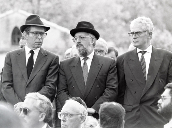 Personnalités politiques venues à Carpentras en 1990 suite à la profanation du cimetière juif de la ville