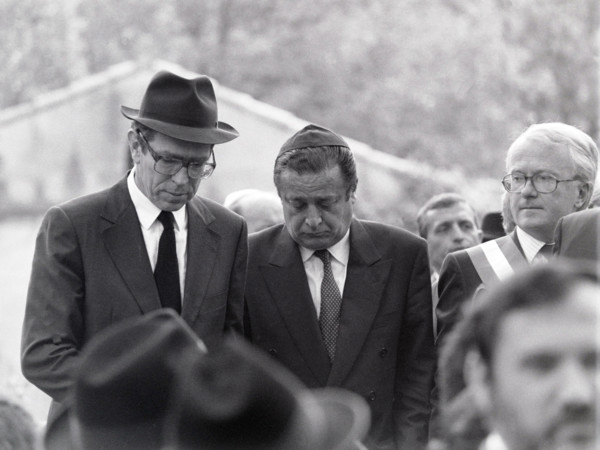 Personnalités politiques venues à Carpentras en 1990 suite à la profanation du cimetière juif de la ville