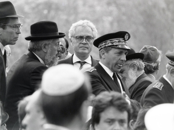 Personnalités politiques venues à Carpentras en 1990 suite à la profanation du cimetière juif de la ville