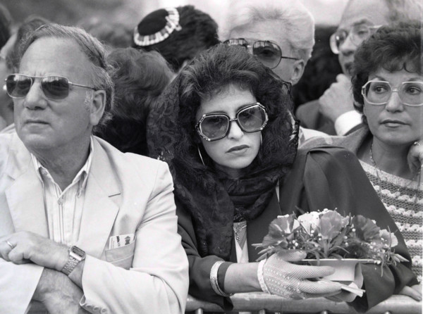 Carpentras en 1990 suite à la profanation du cimetière juif de la ville