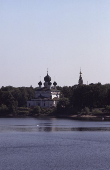 Monastère sur la Volga, près d'Ouglitch