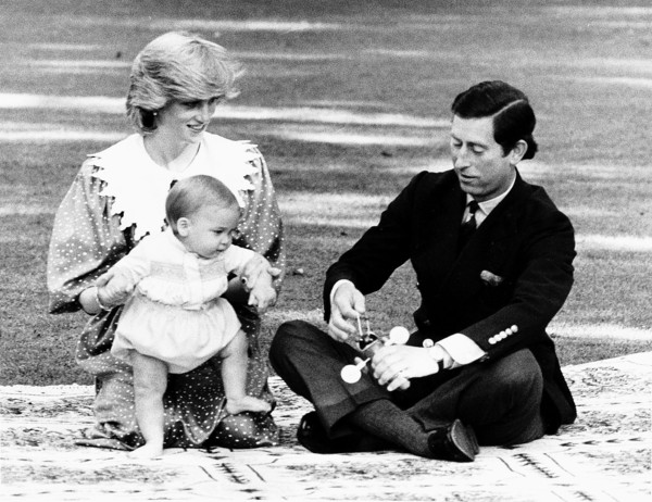 Prince William comme un bambin avec ses parents, princesse Diana et prince Charles