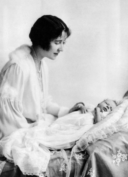 Elizabeth Bowes-Lyon et sa fille la princesse Elisabeth