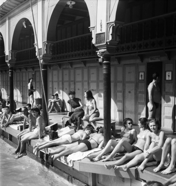 Paris août 1953