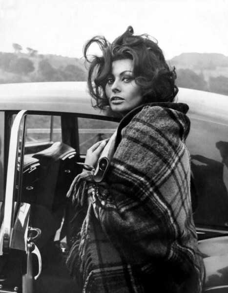 Italian actress Sophia Loren pictured arriving at Crumlin yesterday where she filmed scences for