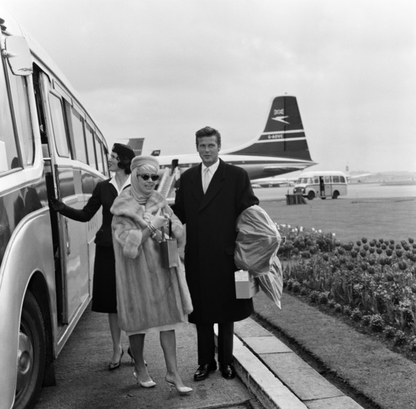 Roger Moore et Dorothy Squires