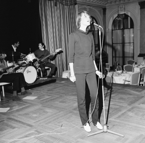 Francoise Hardy (1967)