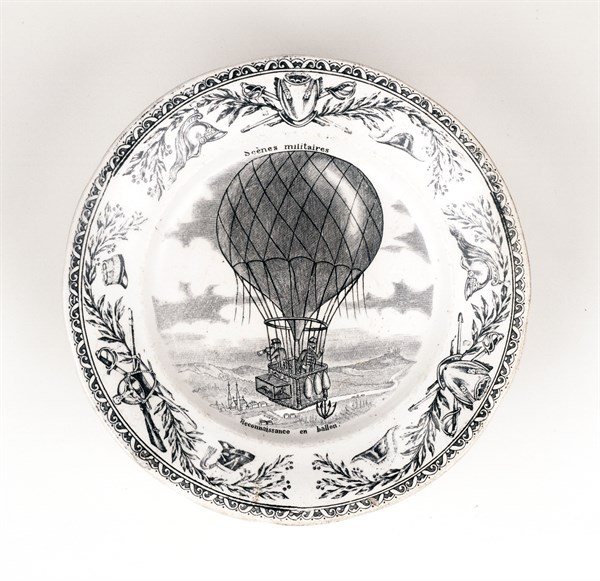 Plate with military reconnaissance balloon scene