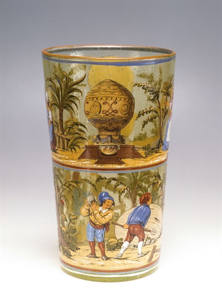 Vase decorated with three designs of the first aerostatic experiments.