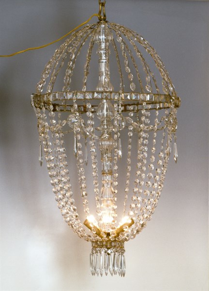 Chandelier in the shape of a hot-air balloon