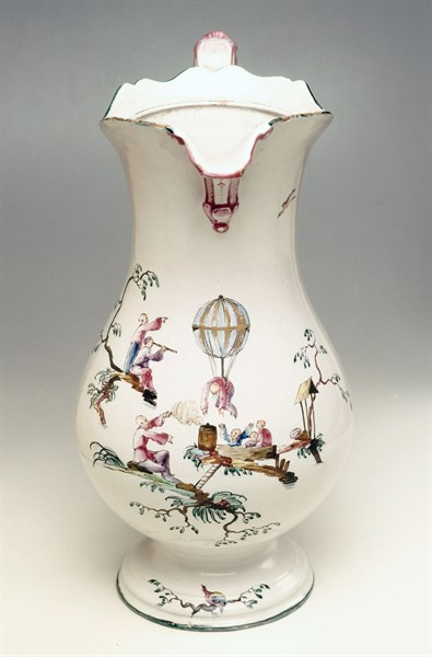 Water jug decorated with "aux  Chinois astronomes" design, made by Veuve Perrin