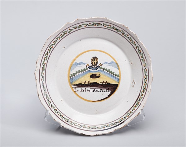 Assiette avec décor dit "au jardin des Tuileries"