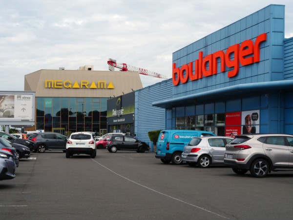 France - Banlieue - Zone commerciale