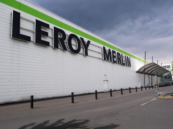 France - Banlieue - Zone commerciale