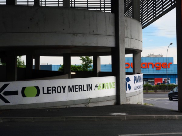 France - Banlieue - Zone commerciale