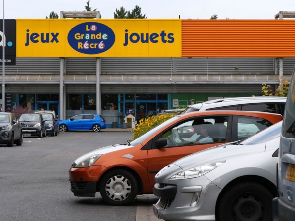 France - Banlieue - Zone commerciale