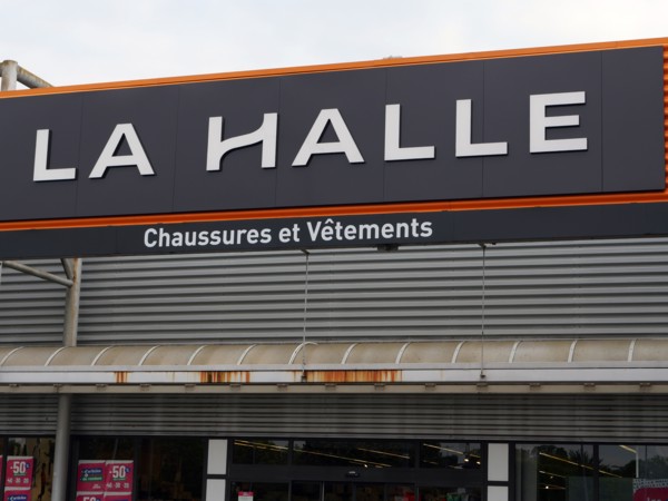 France - Banlieue - Zone commerciale