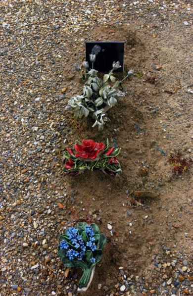Tombe dans un cimetière dans un village du Sud-Ouest de la France